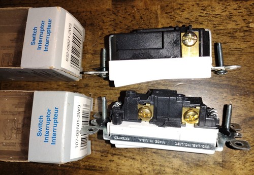 Interruptor basculante monopolar Leviton Decora 15 amperios 2 piezas 107-05601-2ws/632-05621-2ws - Imagen 8 de 10