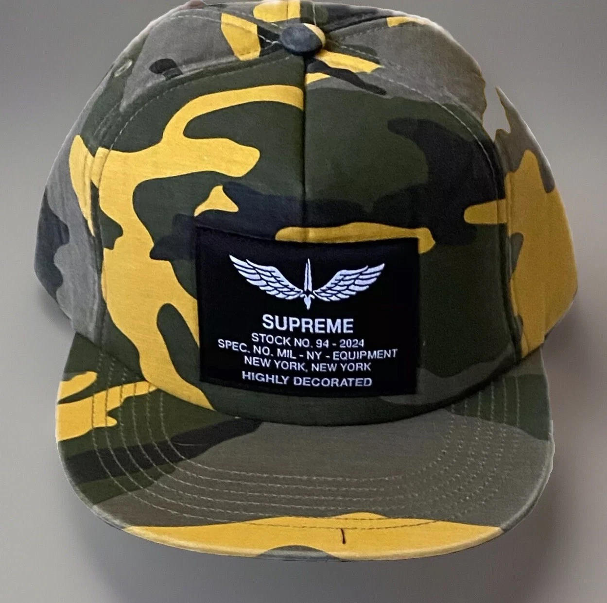 ?SUPREME NYC   Chapeau ajusté surplus 5 panneaux   Camouflage jaune   Neuf, expédition rapide