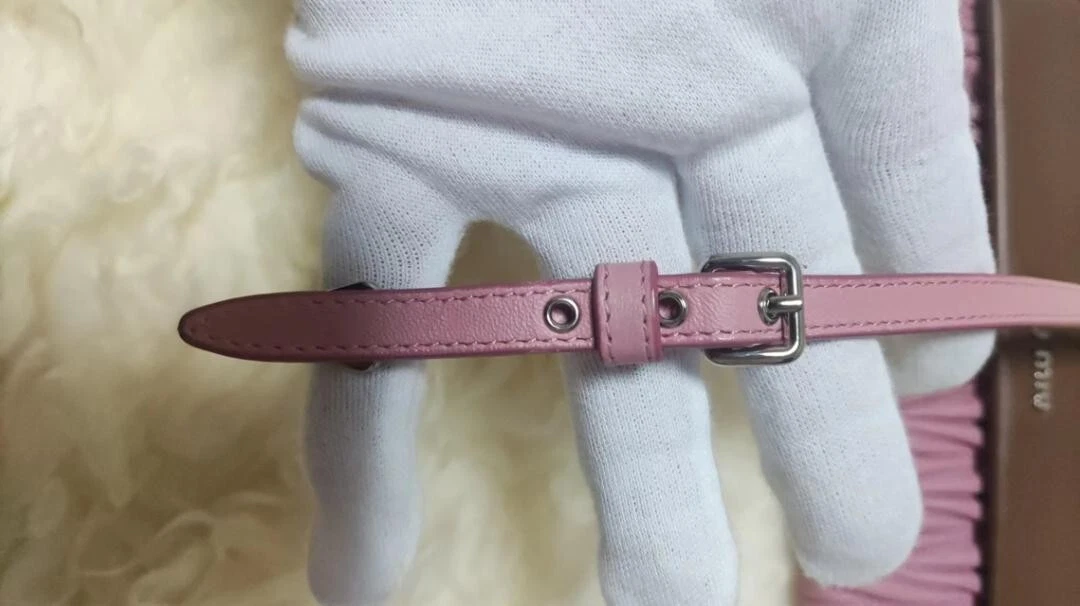 Autentico portafoglio a tracolla Miu Miu 5m1290 super bello miumiu spedito da JP!