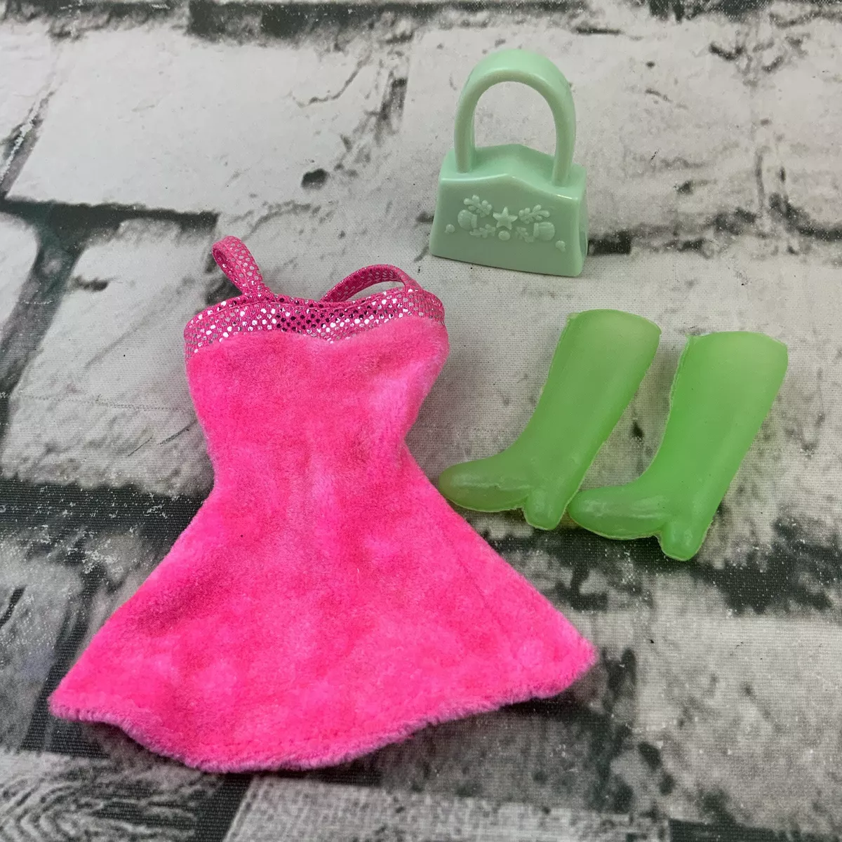 Dress with shop green shoes