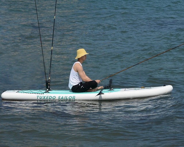 Inflatable 0.9mm PVC 12ft Fishing SUP Paddle Surf Board With Fishing