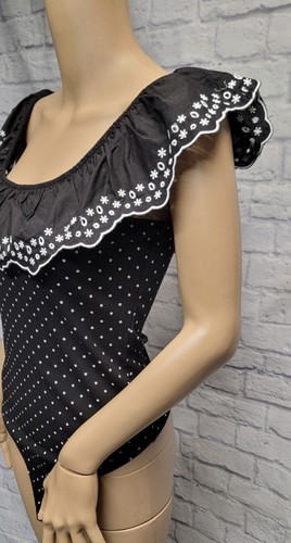 NWT LC LAUREN CONRAD S BLACK WHITE RIBBED POLKA DOT FLORAL EYE RUFFLE BODYSUIT - 第 21/24 張圖片