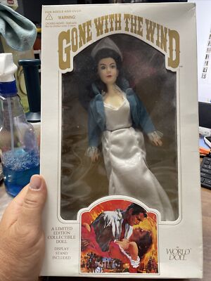 1989 Gone With the Wind World Doll SCARLETT O'HARA LE White Gown Blue Coat 71166