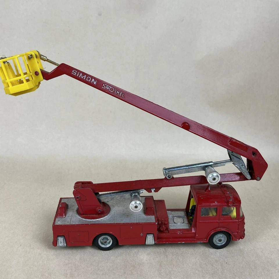 Vintage Corgi 1127 Major Toys Simon Snorkel Fire Engine Diecast Collectable Toy - Image 3 of 4