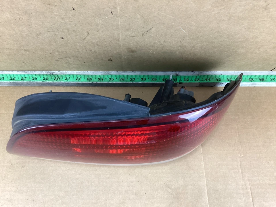 Conjunto de luces traseras laterales derecho pasajero Mazda 626 1998-1999 Foto 4 de 4