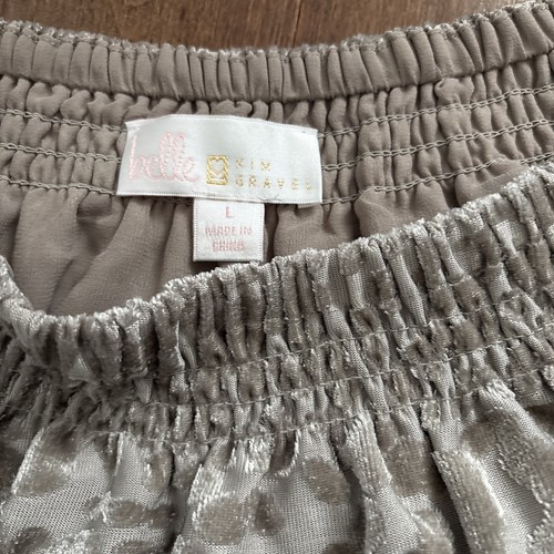 Belle by Kim Gravel Velvet Animal Print Blouse Womens L Champagne Ruffle Sleeve - Picture 8 of 19