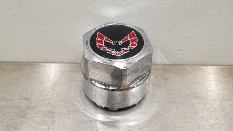 1981 PONTIAC TRANS AM SNOWFLAKE CENTER CAP WITH RED CENTER Foto 3 de 4