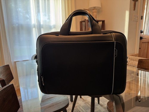 Tumi Arrive Sadler 100% Black Leather Brief - Picture 2 of 18
