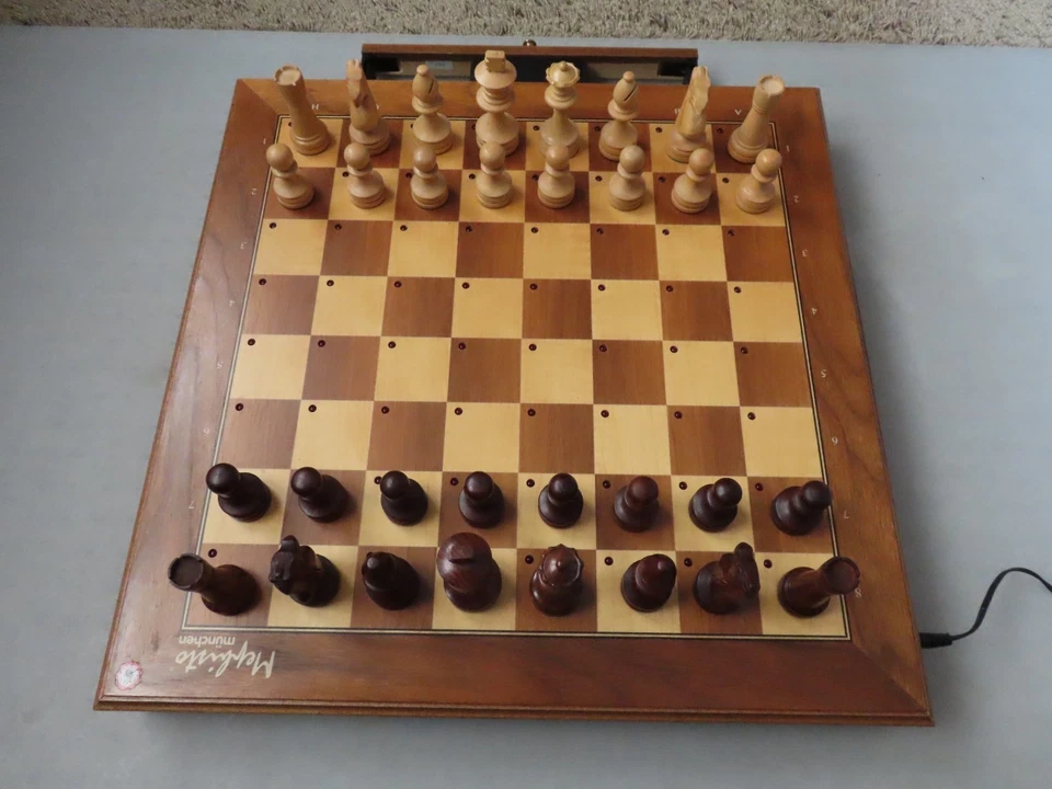 Mephisto Schachcomputer München mit Figuren, Netzteil und Leermodul - Bild 3 von 4