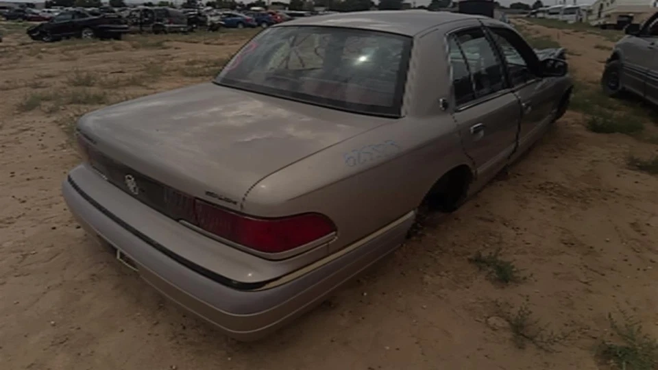 Conjunto de luz trasera derecha usada se adapta a: Mercury Grand Marquis 1994 cuarto panel mo Foto 4 de 4