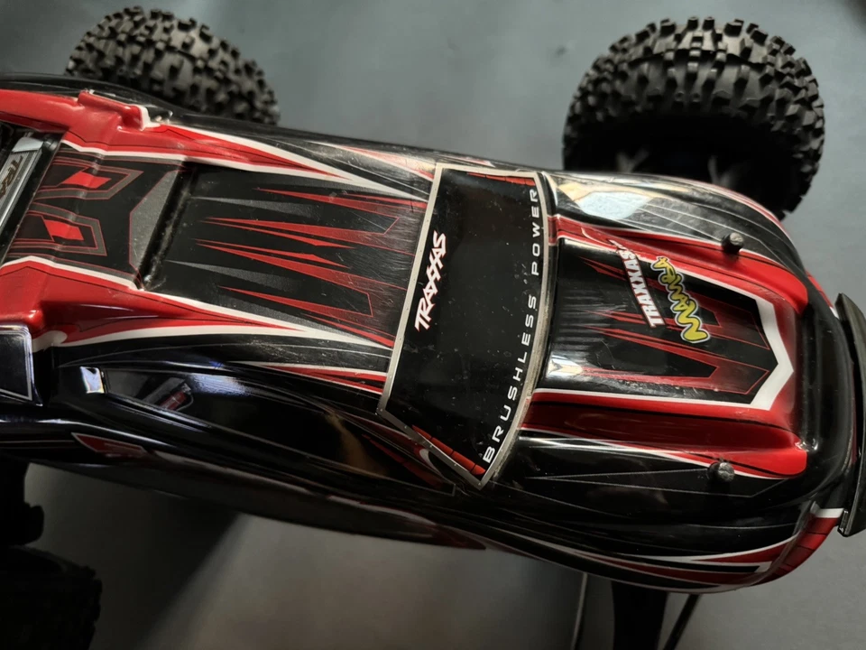 Traxxas E-Revo brushless 1:8 - 2,4 GHz Fernsteuerung - inkl. Zubehör & OVP - Bild 3 von 4