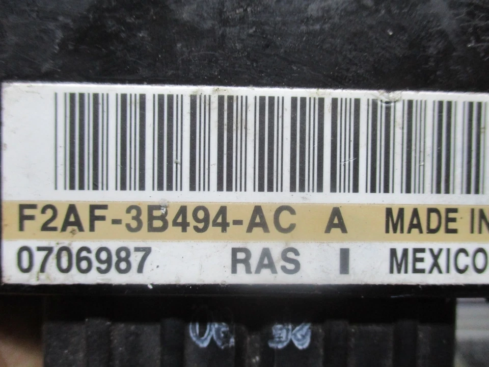 1993 Mercury Grand Marquis Crown Vic Suspension Radio Amplifier Control Module - Image 3 of 3