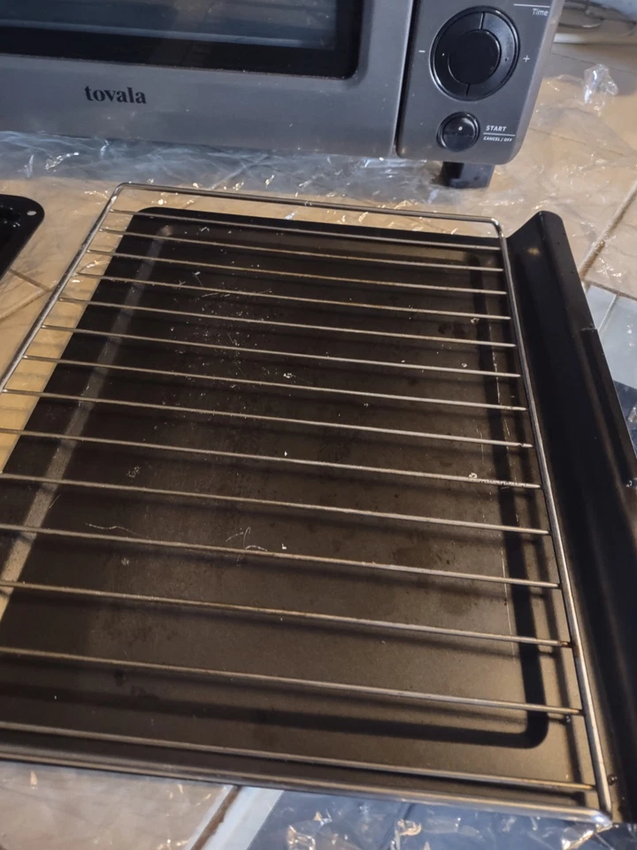 Tovala Smart Oven Pro 6-in-1 Countertop Convection Oven Steam, Toast, Air Fry - Image 3 of 4