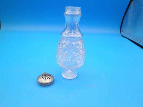 Small daisy button glass castor cruet bottle Vintage - Picture 4 of 4