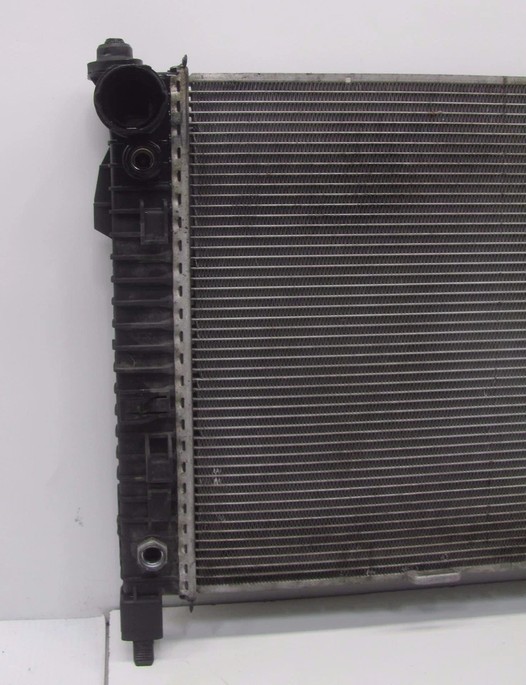 KM601175 01 02 03 04 05 MERCEDES C320 W203 COOLING RADIATOR (203 500 05 03) OEM - Image 2 of 4