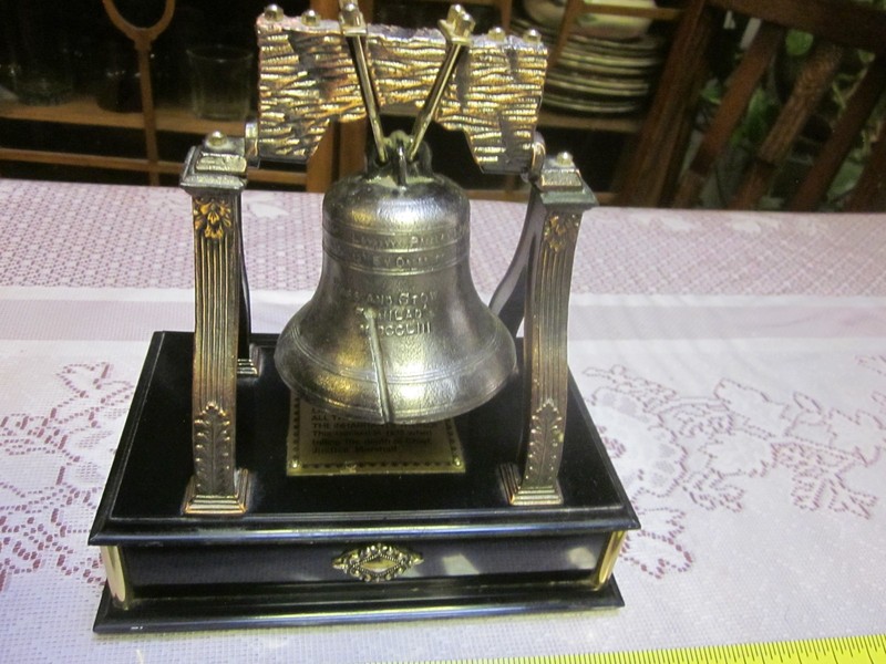 Vintage 1970's Liberty Bell Transister Radio (Excellent Working Condition)