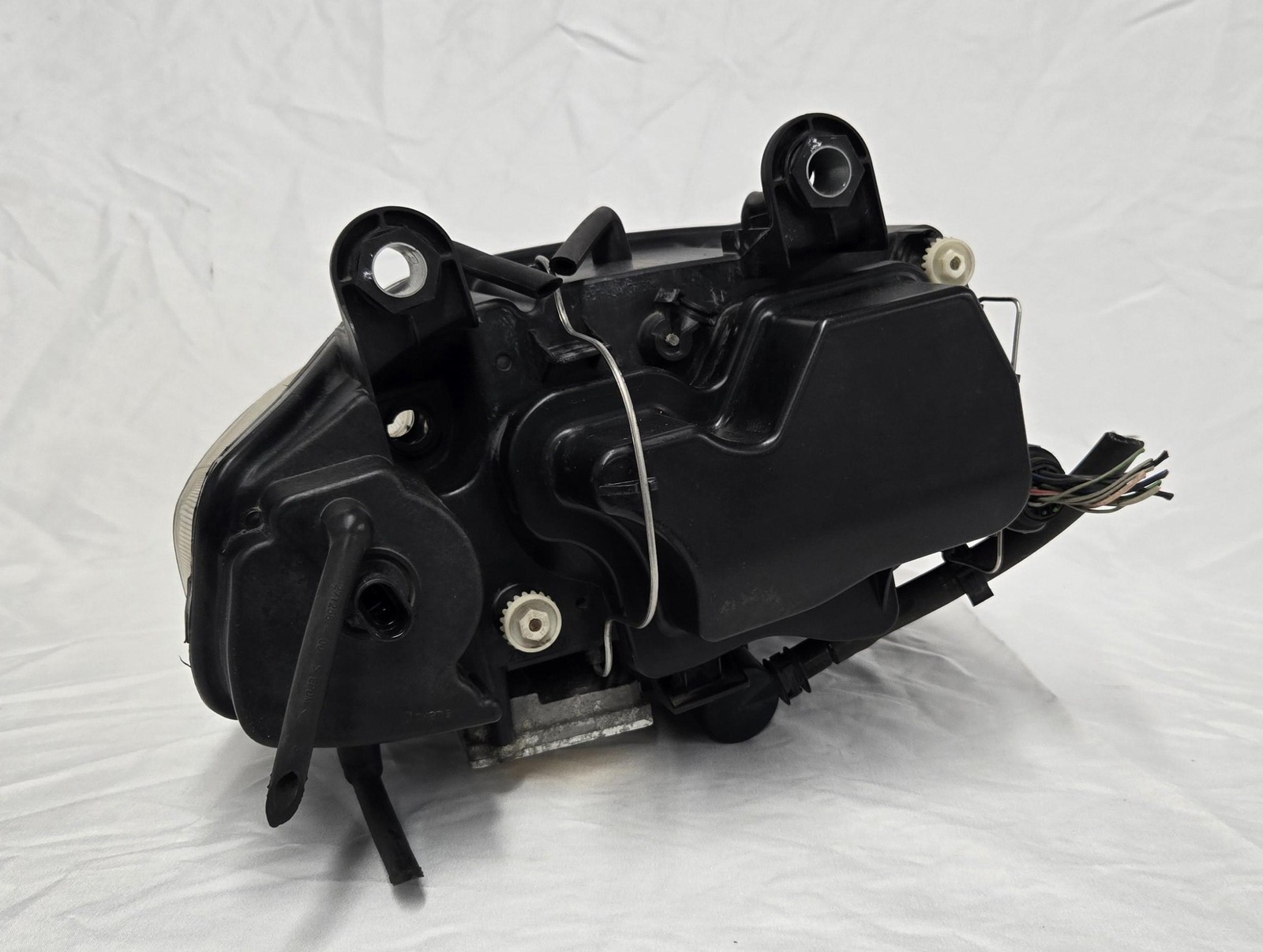 2005 Maserati Quattroporte M139 Front LH Left Driver Xenon Headlight Assy.