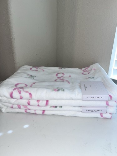 2-NWT LAURA ASHLEY OVERSIZED PINK BOW AND FLORAL BEACH TOWELS SET - Picture 7 of 11