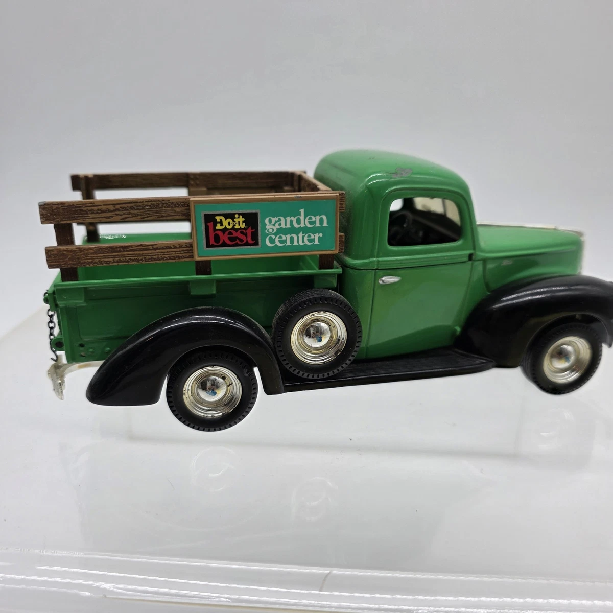 Ford 1940 Year of Manufacture Vintage Manufacture Diecast Pickup