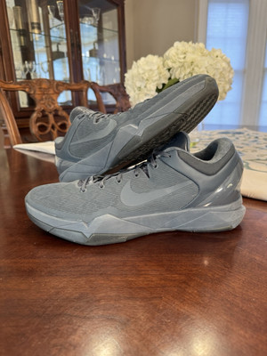 Nike Kobe 7 Black Mamba Collection Fade to Black Size 13.5 869460-442