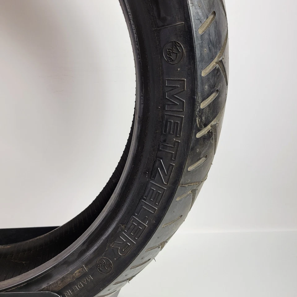 Neumático de moto ultra delantero Metzeler ME888 Marathon 130/70B-18 63H pared negro Foto 3 de 4