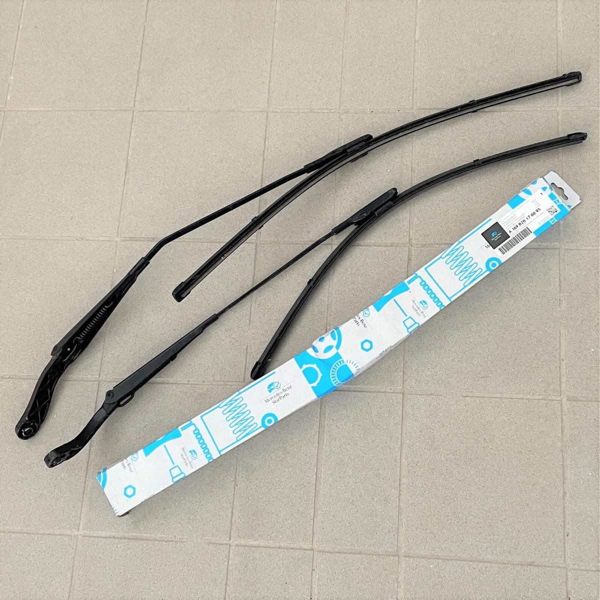 Mercedes B-Klasse W245 BJ. 11 / Wischerarm Wischerblätter komplett  