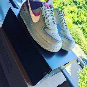 gele nike air force 1