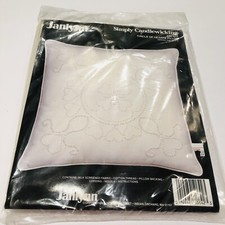 VTG Janlynn Simply Candlewicking Kit Circle of Hearts Pillow 50-842 14x14 1987