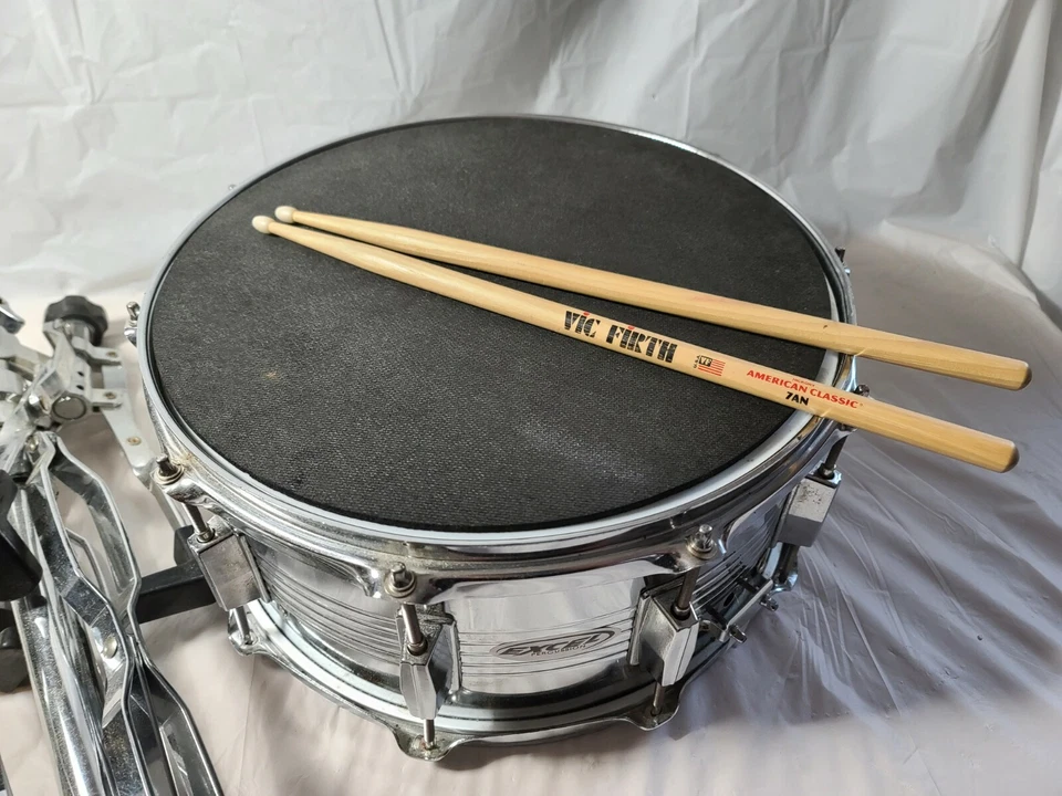 Малый барабан Excel из ударной стали с палочками Vic Firth и подставкой Peace. - Изображение 2 из 4