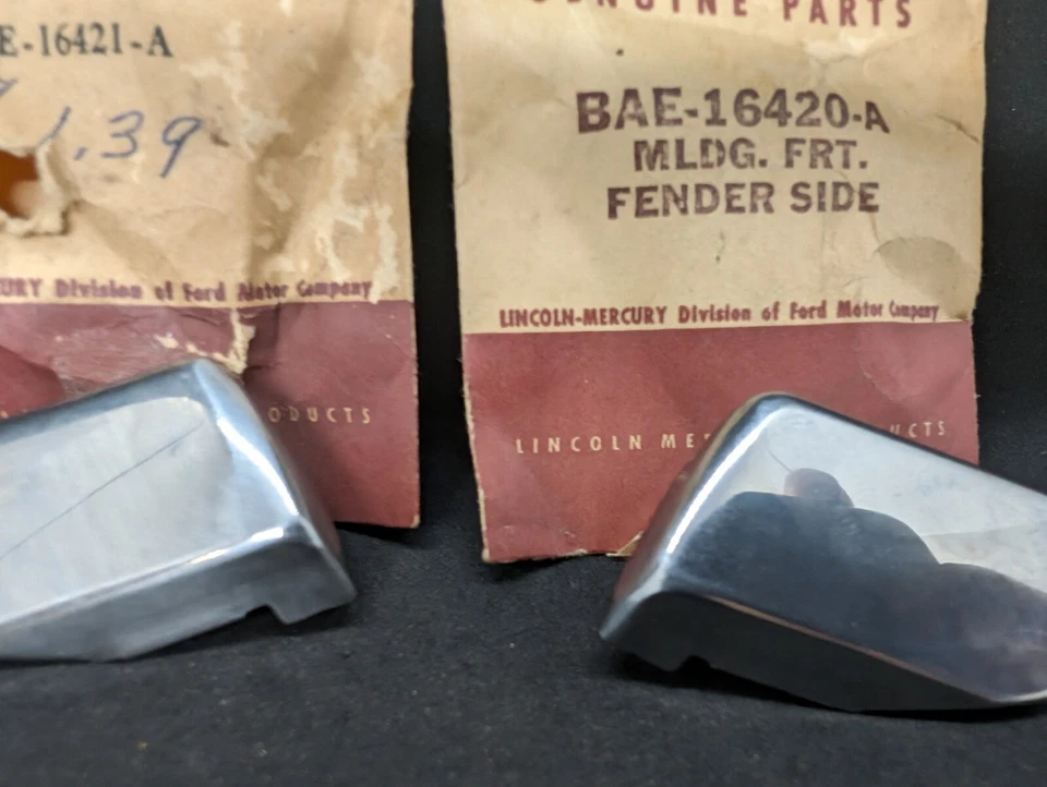 Nuevo de Lote Antiguo 1957 Mercury Monterey Commuter Derecho Izquierdo Delantero Guardabarros Moldura Foto 4 de 4