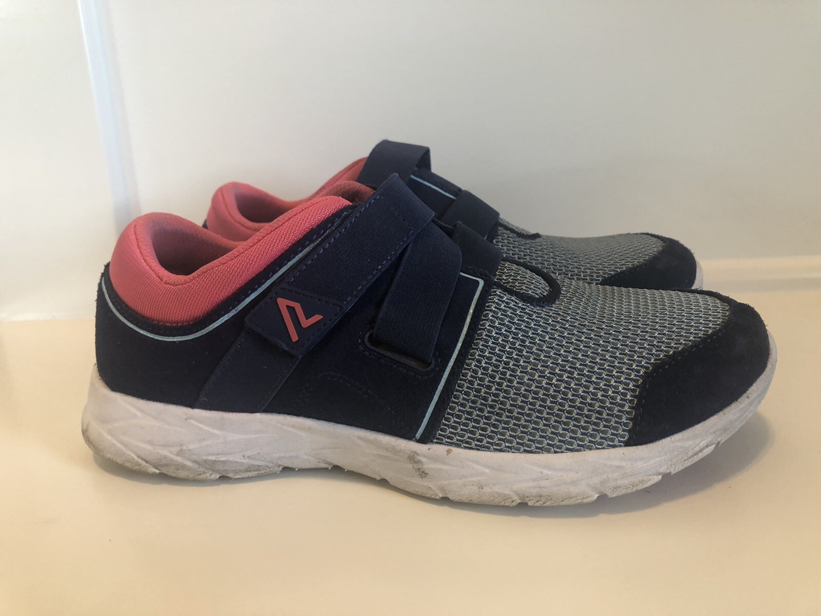 vionic suede and mesh adjustable sneakers