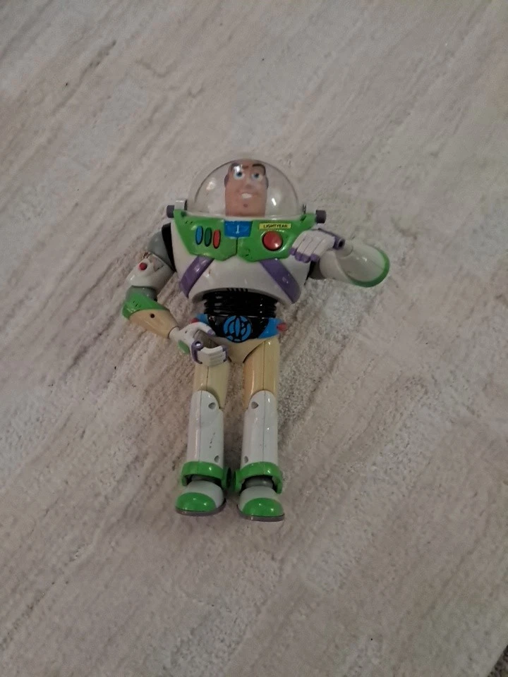 Disney Talking Toy Story Electronic Battle Buzz Lightyear 11” Hasbro sin alas Foto 2 de 4
