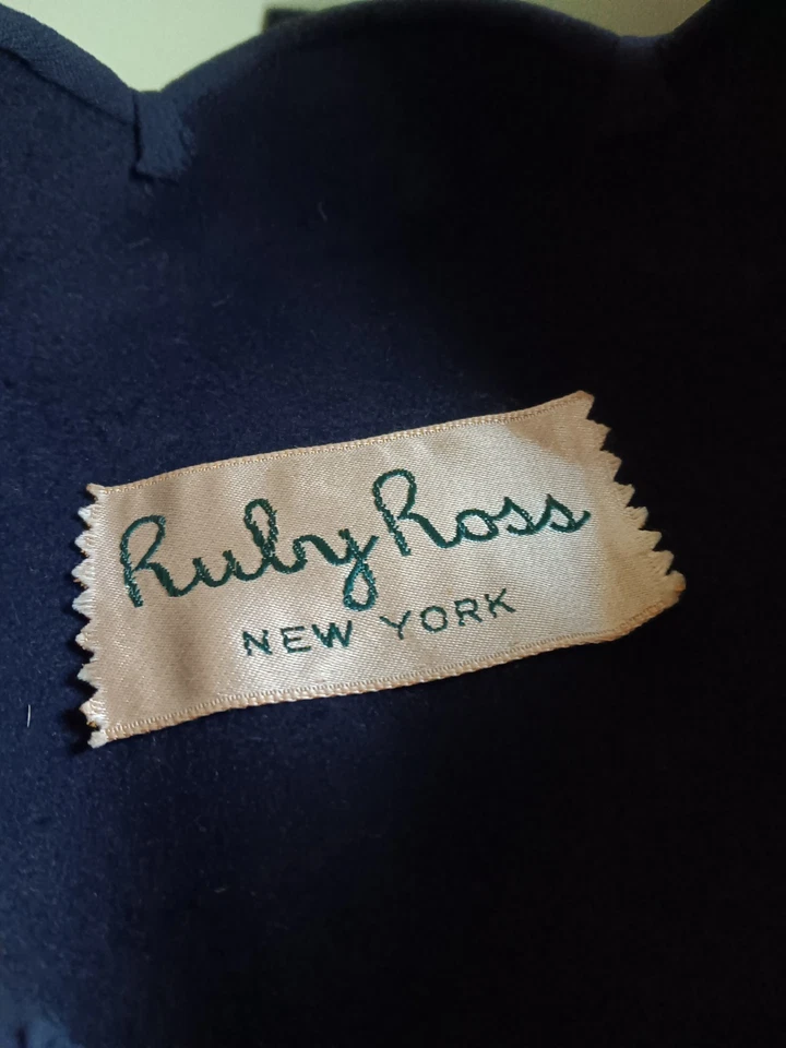 SOMBRERO DE COLECCIÓN - Ruby Ross NUEVA YORK 1940 Azul Marino Topper Sombrero Alta Costura Foto 2 de 4