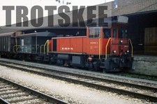 35mm Slide SBB Switzerland Railways Diesel Loco 831 000 Lenzburg 1996 Orig 