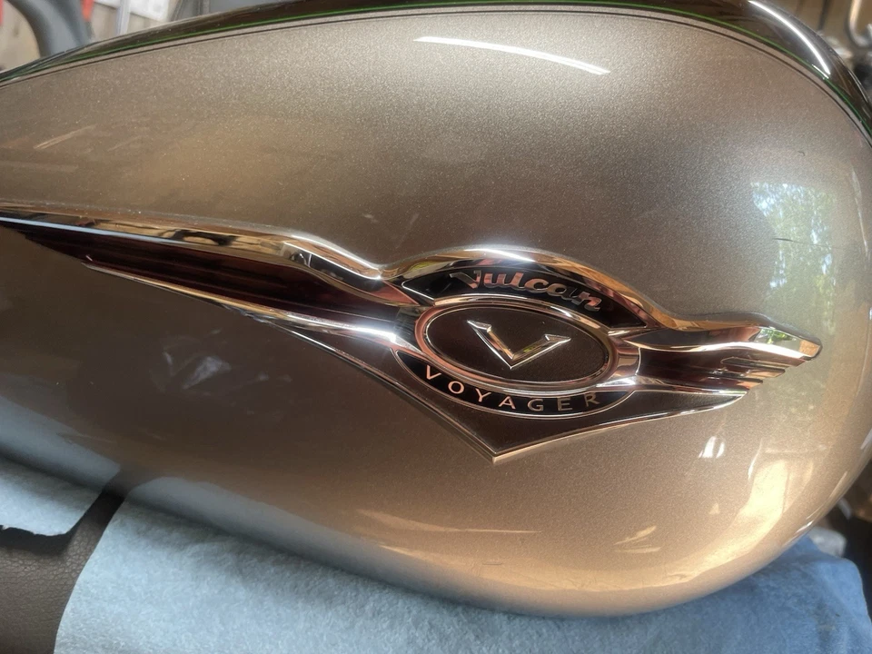 09-13 Kawasaki VN1700 Vulcan Voyager tanque de combustible gasolina Foto 3 de 4