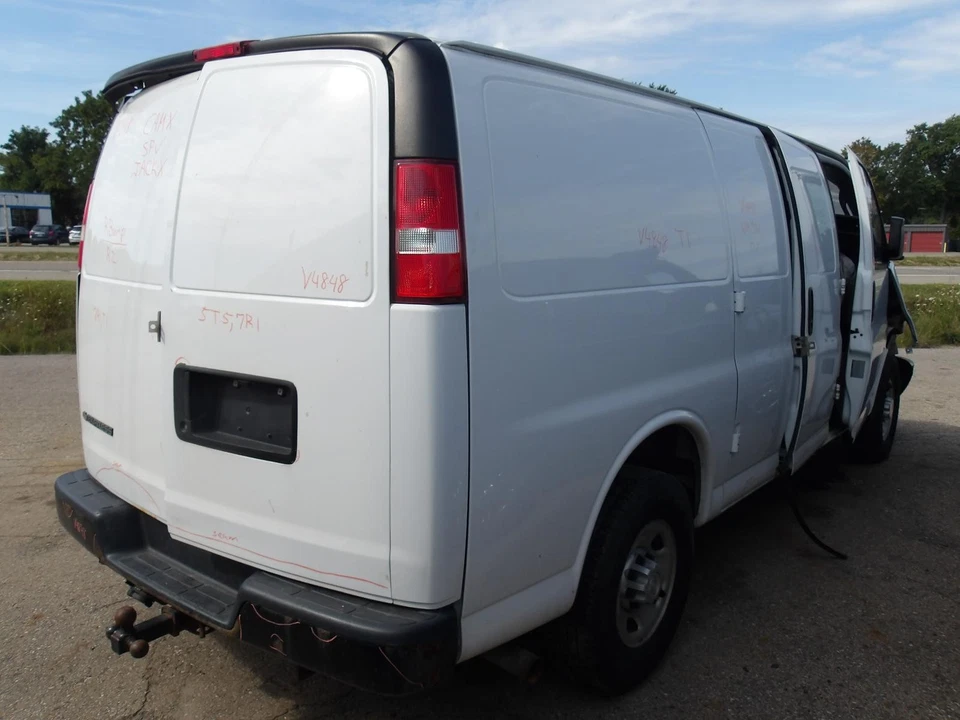 Brazo de control inferior inferior delantero izquierdo usado se adapta a: Chevrolet Express 2500 2017 Foto 4 de 4
