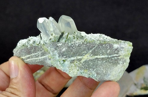 Cristal de cuarzo natural con inclusión de epidota verde muestra áspera 30 piezas 1,4 kg - Imagen 13 de 21