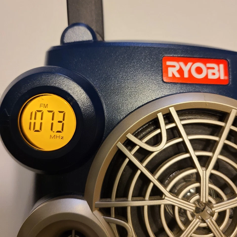 Sierra Circular Inalámbrica Ryobi 5-1/2" P501 con Hoja 18V+ Radio P740 + Batería Foto 4 de 4