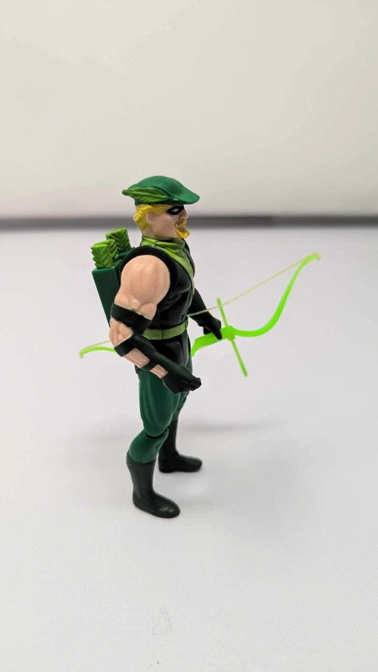 1985 Kenner DC Super Powers Green Arrow Action Figure With Bow, String & 1 Arrow - Image 3 of 4