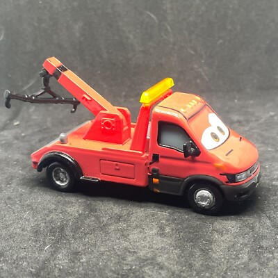 Disney Pixar Cars 2 Towin Eoin Diecast 1:55 Deluxe Red Iveco Tow