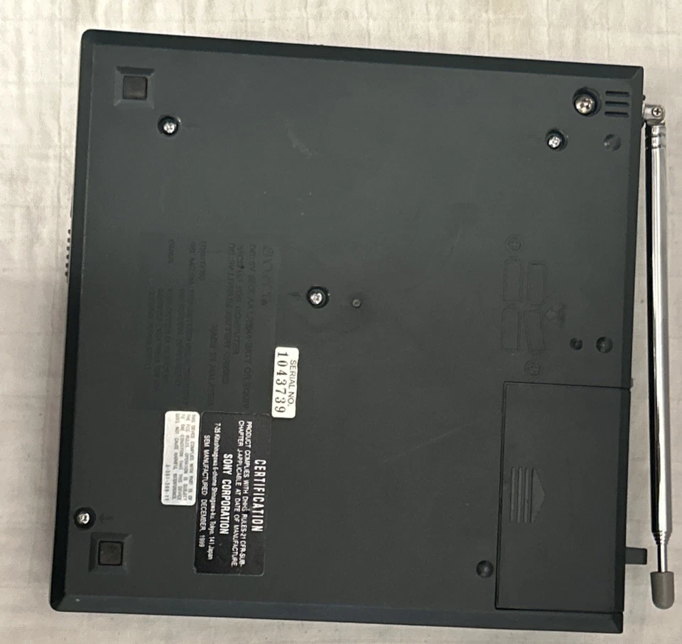 Vintage Sony ICF-CD2000 FM/AM Radio CD Clock WORKS! *NO Power Cord - Image 3 of 4