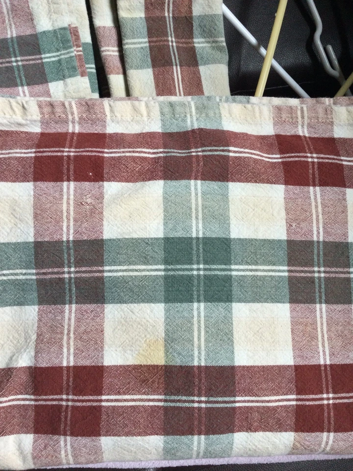 "Mantel 62x48"" y 10 servilletas 15x15"" decoración navideña a cuadros granate/verde/crema" Foto 4 de 4