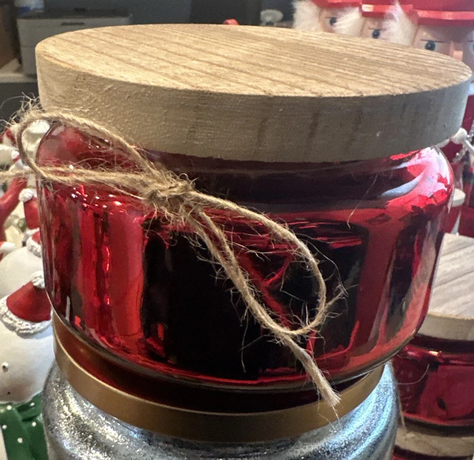 Tarro de vidrio reutilizable rojo Navidad vela perfumada 3 mechas tapa de madera 14,5 oz Foto 2 de 2