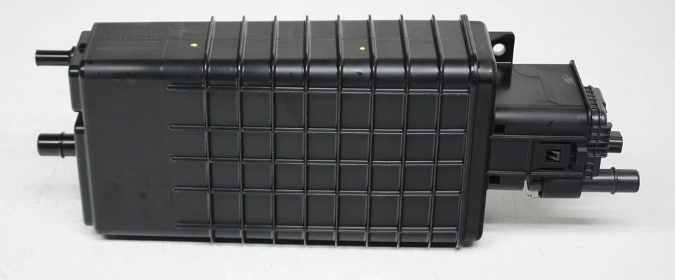 Bote de vapor de combustible 77740-0E140 OEM con bomba de detección de fugas para Toyota Sienna Foto 2 de 4