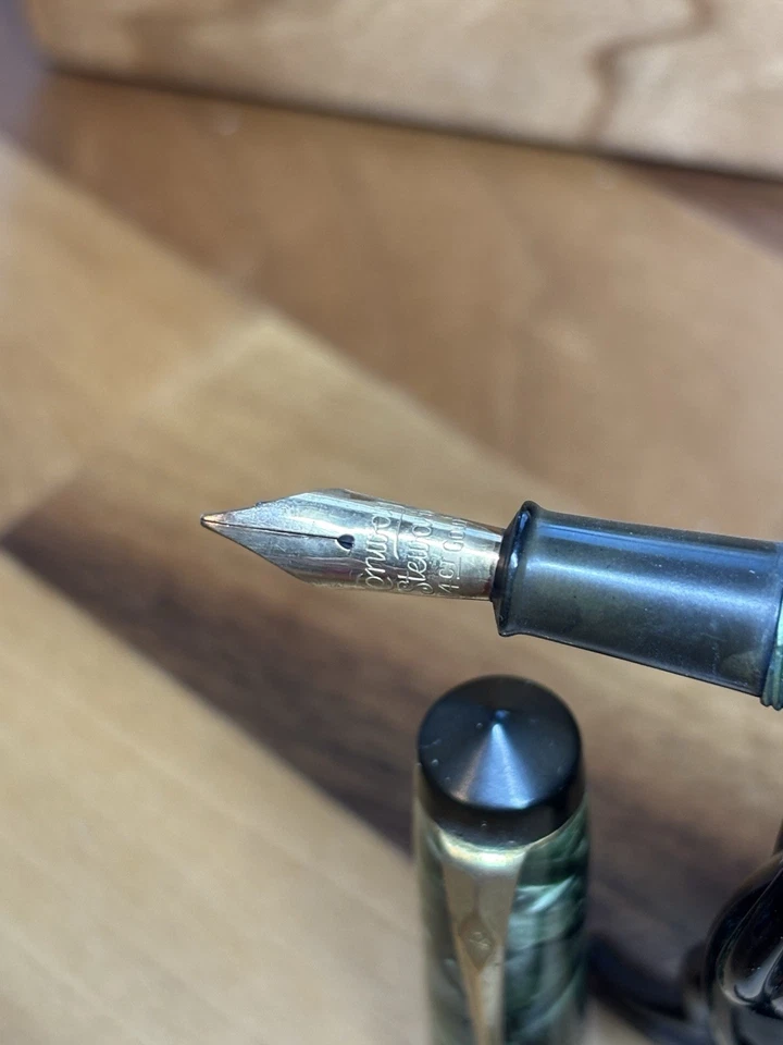 Pluma Estilográfica Conway Stewart 388 Mármol Verde Oro 14k Plumín - Necesita Saco Nuevo Foto 3 de 3