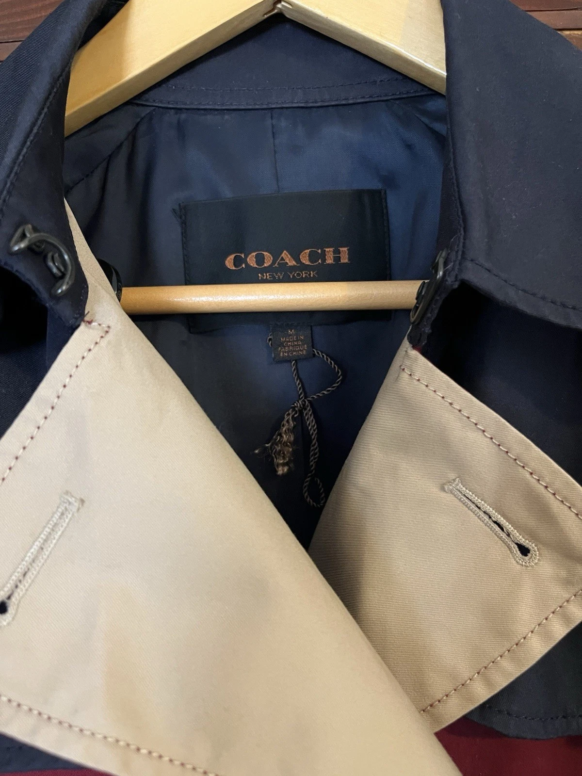 Trench cappotto corto donna Coach Colorblock F86036 con cintura nero ciliegia taglia media