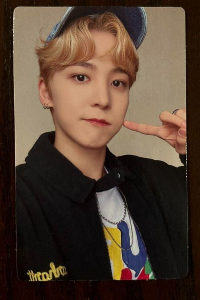 ATEEZ YUNHO Photo Card Seasons Greetings 2022 Benefits ATEEZ YUNHO Photo Card Seasons Greetings 2022 Benefits