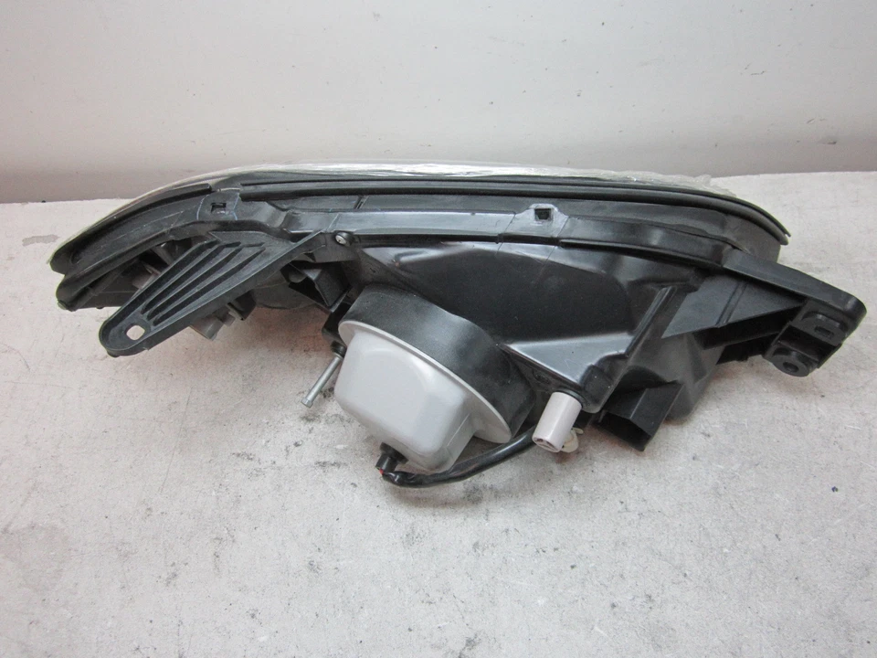nn704177 Subaru Legacy Outback 2000 2001 2002 2003 2004 LH Headlight Aftermarket - Image 2 of 4