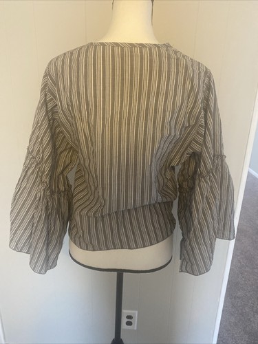 Lavender Field Women’s Medium Gray Striped Bell Sleeve Top V-Neck With Tie EUC - Picture 5 of 7