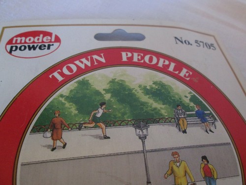 Model Power HO Scale Town People (6) Figures 5705 NEW VINTAGE - Picture 3 of 5